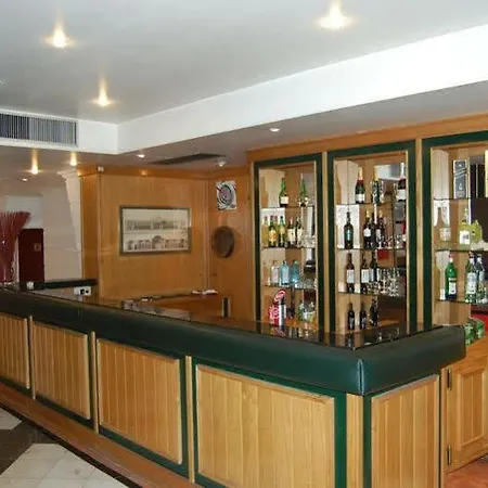Vip Executive Do Marques מלון 4*
